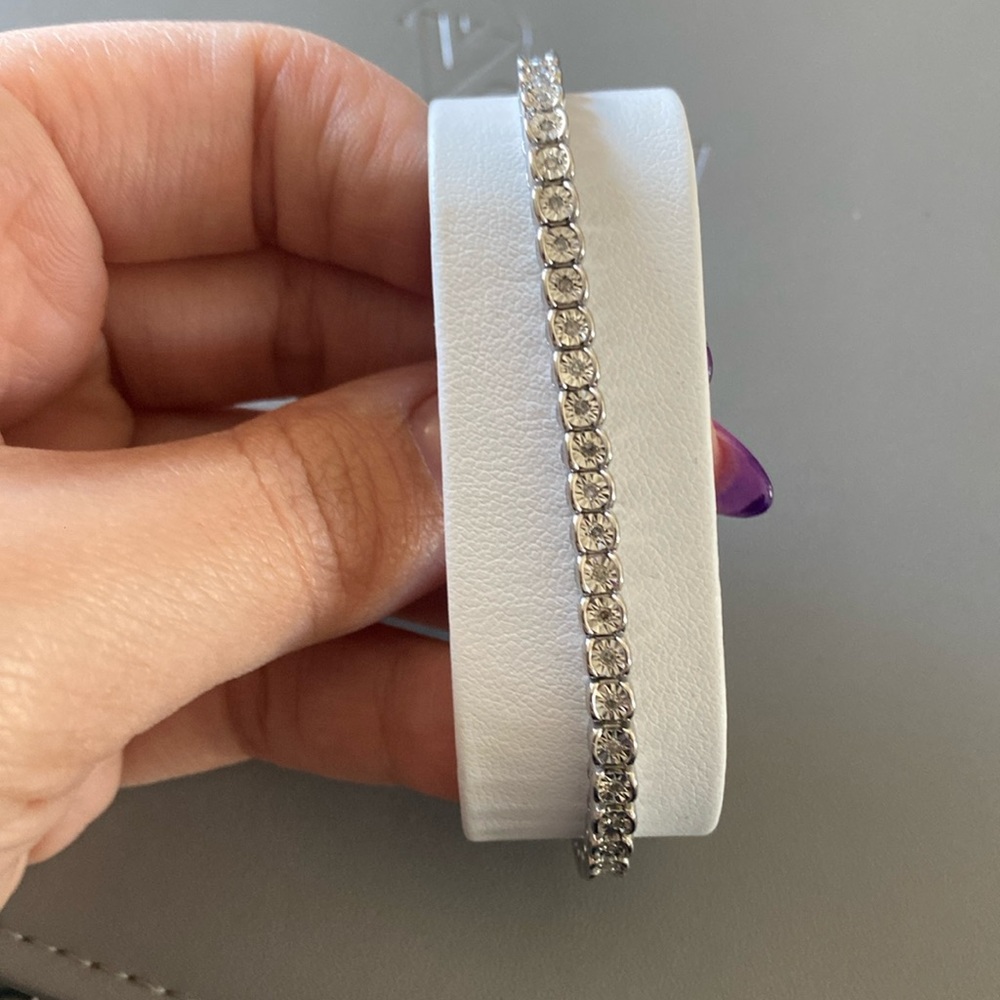 Never worn bridge diamond bracelet 1/2 ct